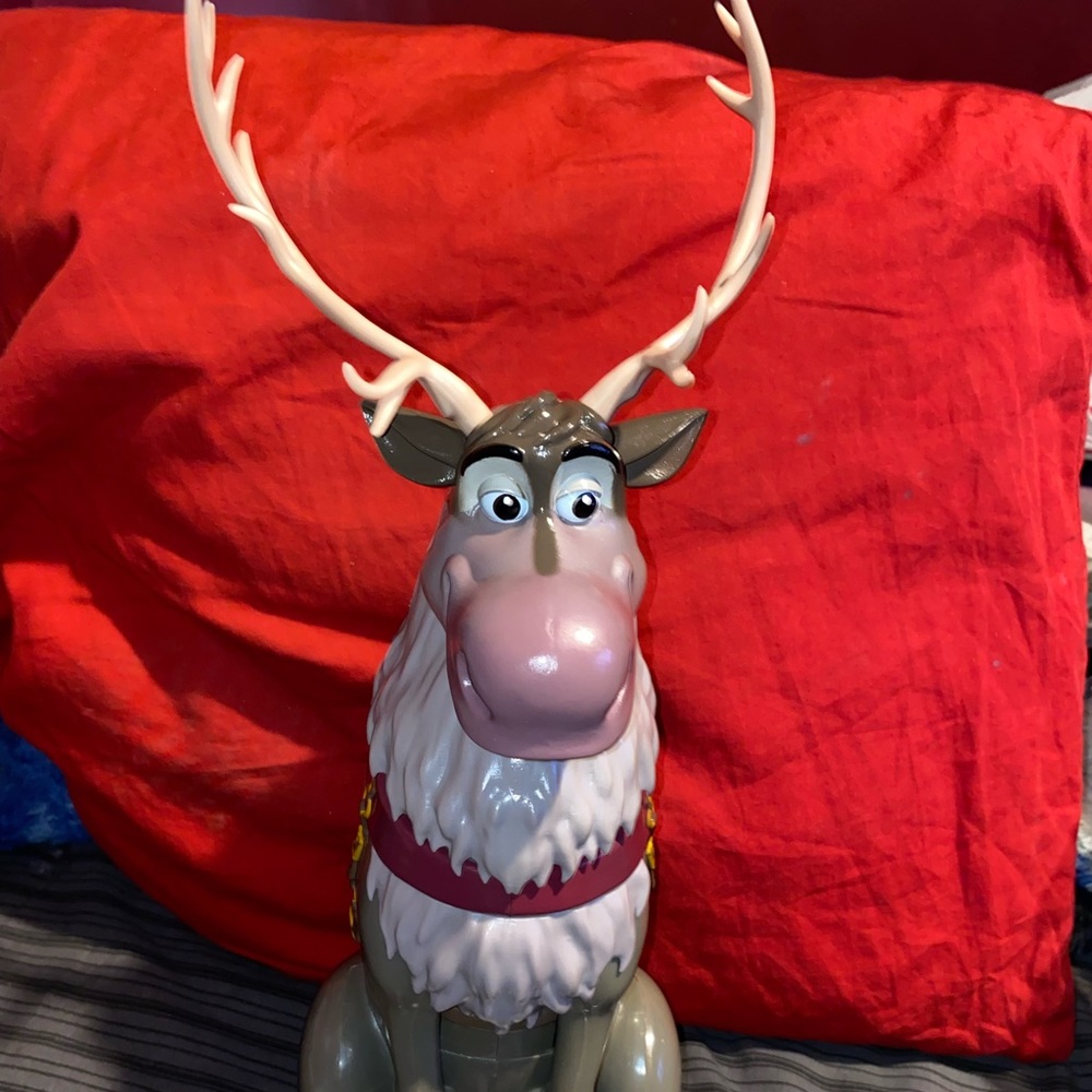 Frozen Sven reindeer cup with the straw …